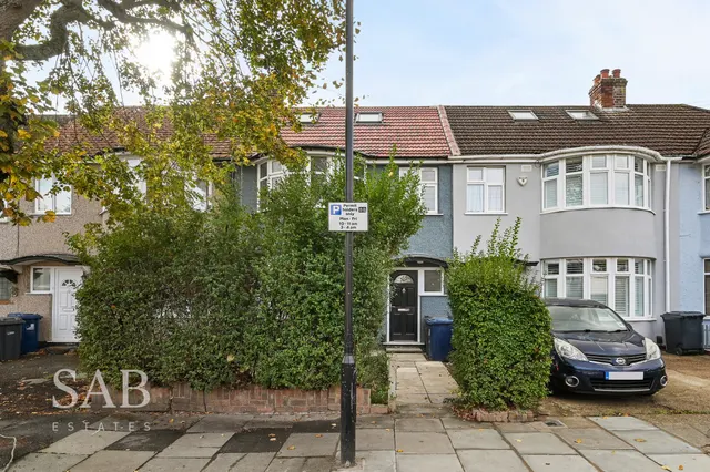 Eastcote Avenue, Greenford, UB6, photo 1