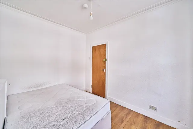 Photo 3 — Tennyson Road, London, E15