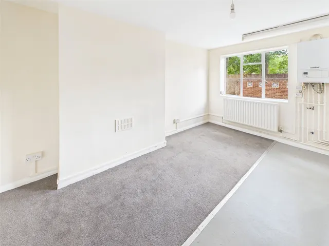 Chelsea Close, Hampton Hill, TW12, photo 2