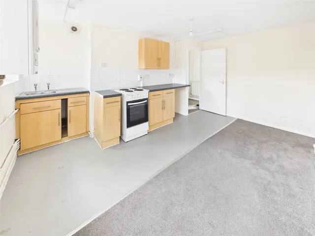 Chelsea Close, Hampton Hill, TW12, photo 3