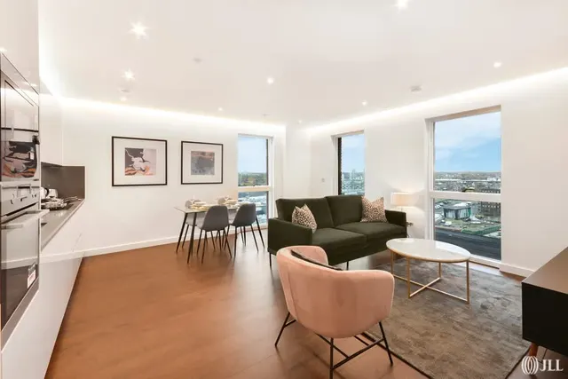 2 bedroom flat, Ponton Road, London, SW11