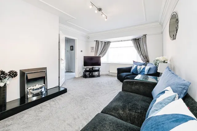 Photo 3 — Mungo Park Road, South Hornchurch, RM13