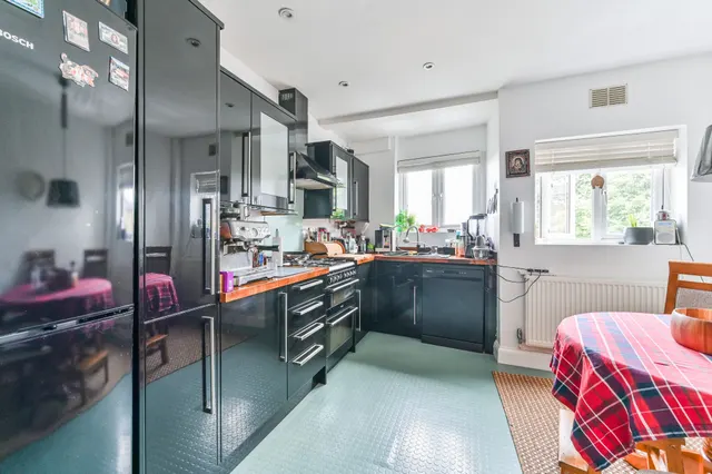 12a Central Road, Worcester Park, photo 1