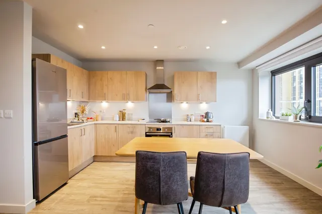 Photo 3 — 17 Rutherford Way, Wembley Park, Ha9, Wembley