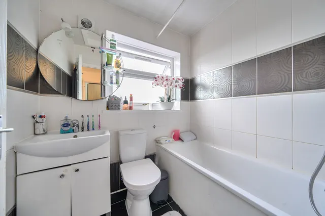 D'arcy Drive, Harrow, HA3, photo 3