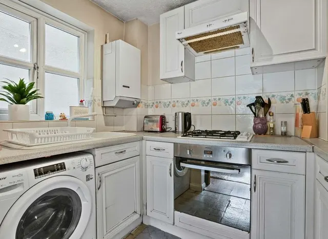 Thames Street, Sunbury-On-Thames, TW16, photo 3