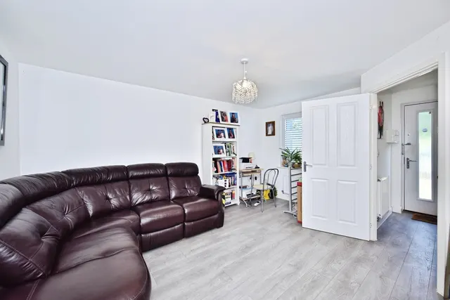 Photo 3 — Heath Wood Drive, MAIDSTONE, Kent, ME14