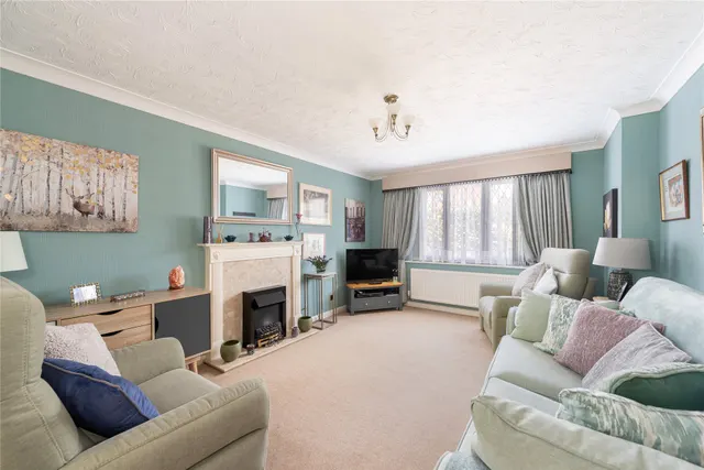 St Johns Drive, Stone, HP17, photo 3