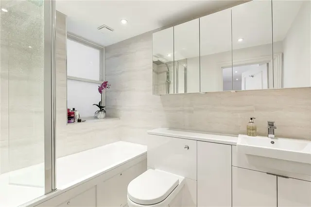 Lower Sloane Street, London, SW1W, photo 1