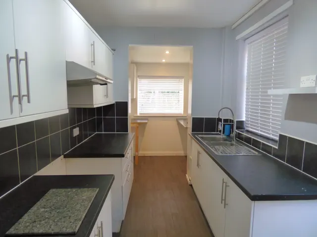 Manchester Road, Bury, BL9, photo 3