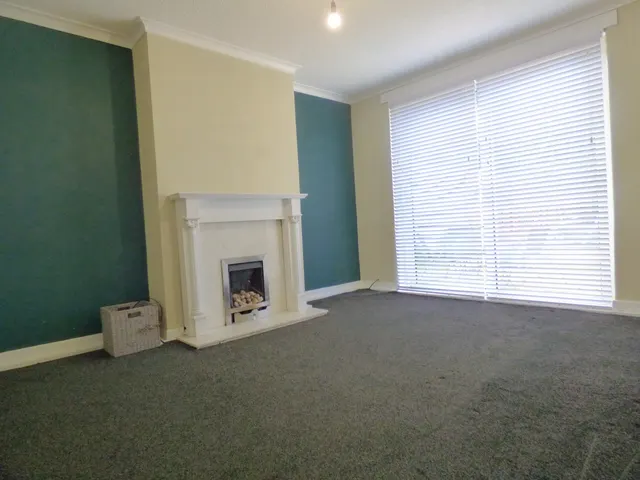 Manchester Road, Bury, BL9, photo 2