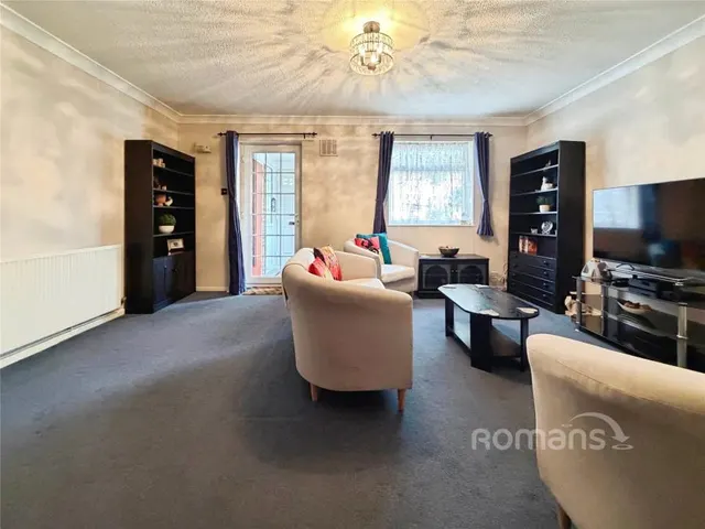 Old Pond Close, Camberley, GU15, photo 2