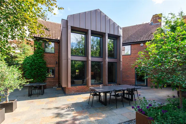 Landsborough Gate, Willen, MK15, photo 2