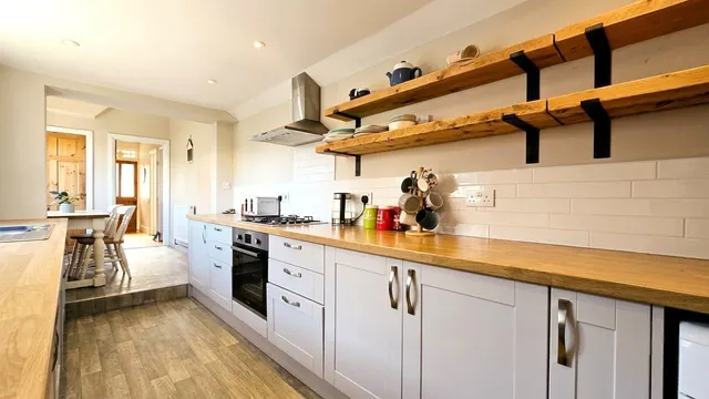 Llanfawr Road, Holyhead, LL65, photo 3