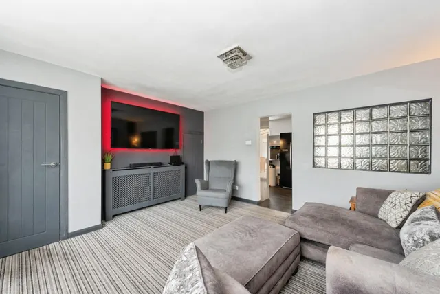 Muncaster Road, Ashford, TW15, photo 3