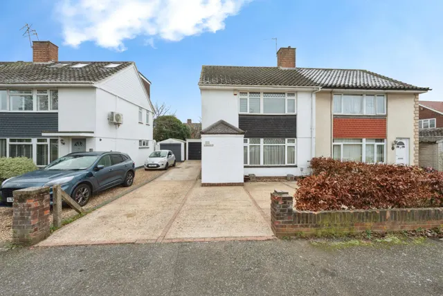 Muncaster Road, Ashford, TW15, photo 1