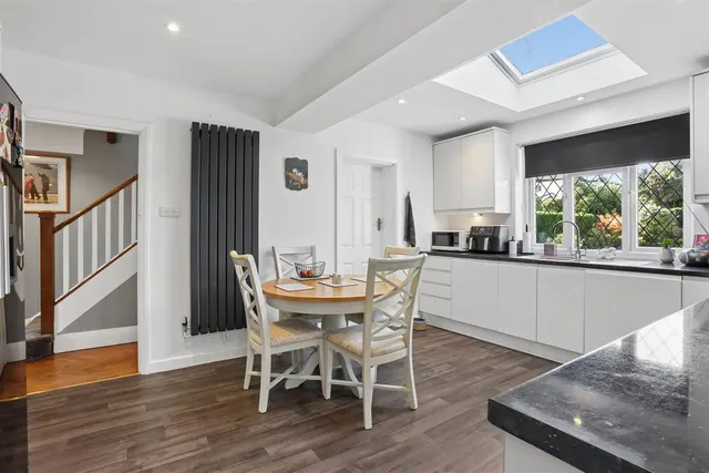 Sutton Lane, Banstead, SM7, photo 3