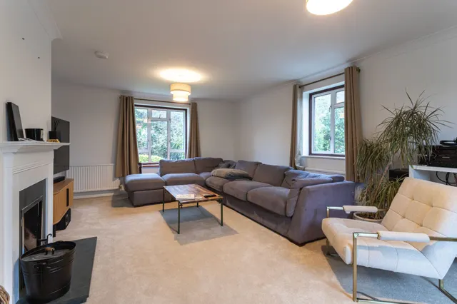 Borough Court Road, Hartley Wintney, RG27, photo 2