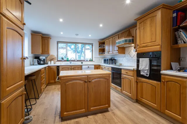 Borough Court Road, Hartley Wintney, RG27, photo 3