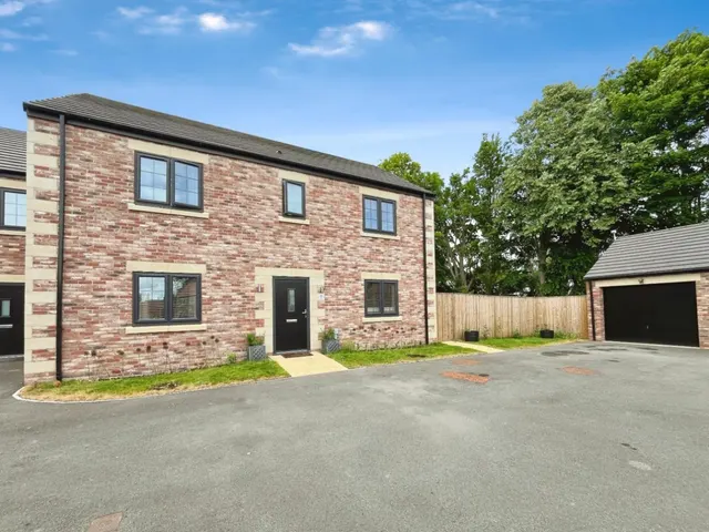 4 bedroom house, Rocking Horse Drive, Pickhill, YO7