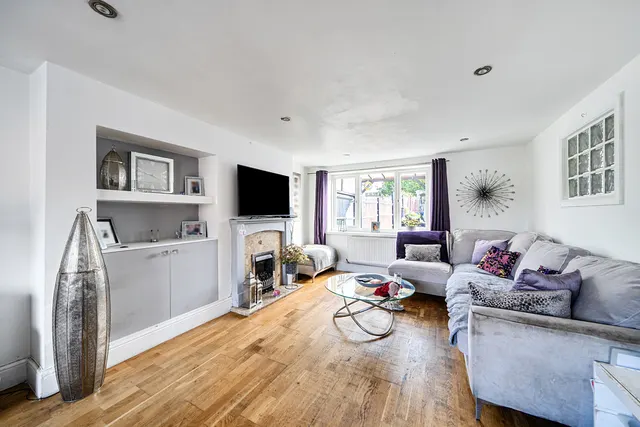 Gosforth Lane, Watford, WD19, photo 2