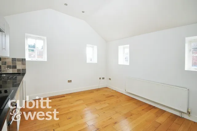 East Street, Havant, PO9, photo 3