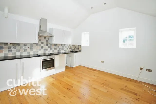 East Street, Havant, PO9, photo 1