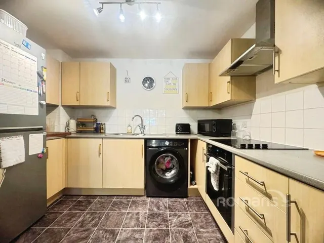 Coombe Way, Farnborough, GU14, photo 2