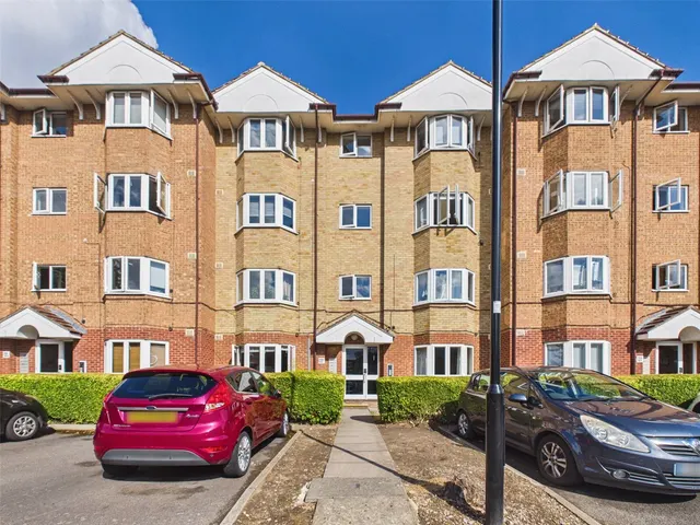 Varsity Drive, Twickenham, TW1, photo 1