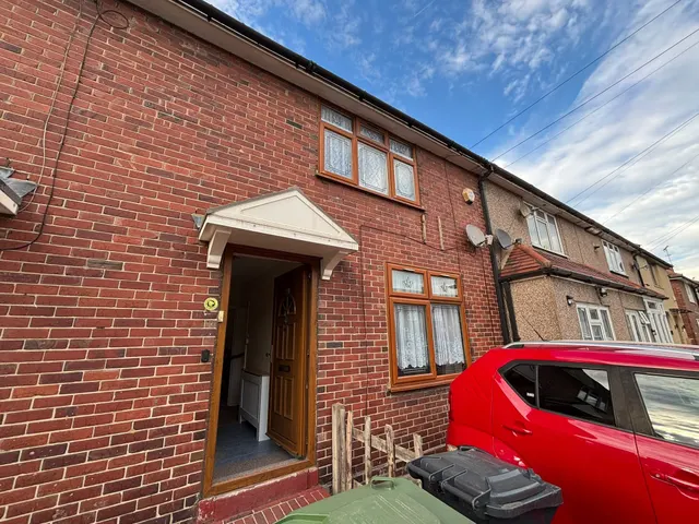 Porters Avenue, Dagenham, RM8, photo 1