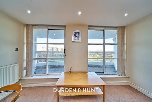 Barrier Point Road, Royal Docks, E16, photo 3