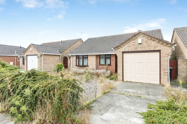 Crestview Drive, Lowestoft, photo 1
