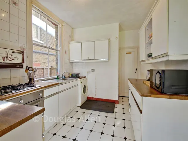 Fairlight Avenue, Woodford Green, IG8, photo 3