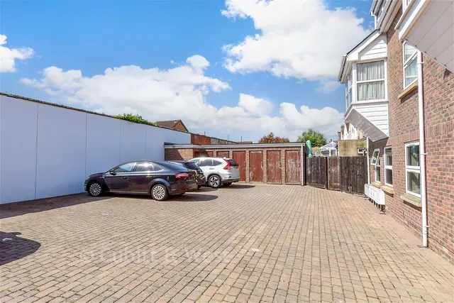 Henderson Road, Southsea, PO4, photo 2