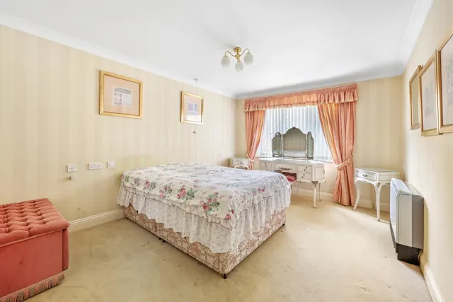 Photo 2 — Victoria Road, Buckhurst Hill, IG9 5EW