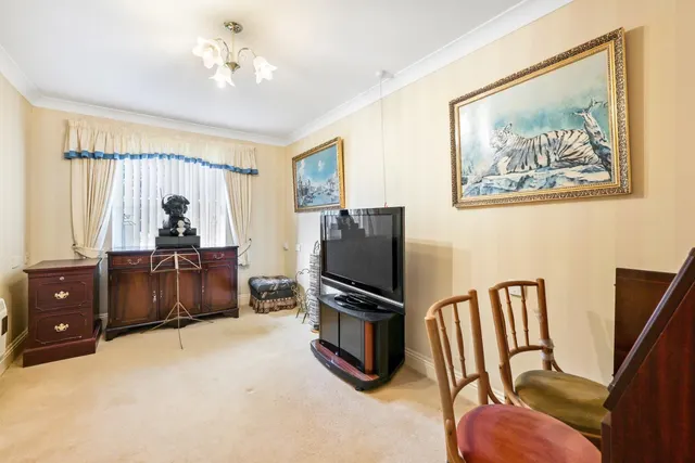 Photo 3 — Victoria Road, Buckhurst Hill, IG9 5EW
