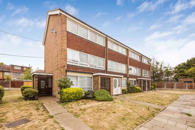 Hawkridge Close, Romford, RM6, photo 1
