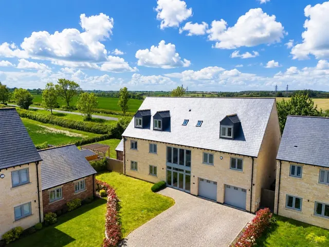 Coles Close, Little Harrowden, photo 1