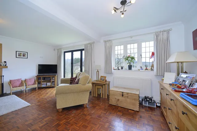 Photo 3 — Grayswood Road, HASLEMERE, GU27