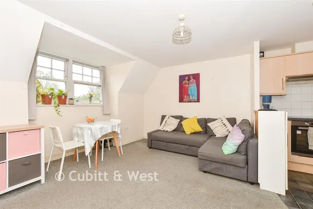 Massetts Road, Horley, RH6, photo 3