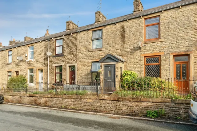 Burnley Road, Cliviger, BB10, photo 1