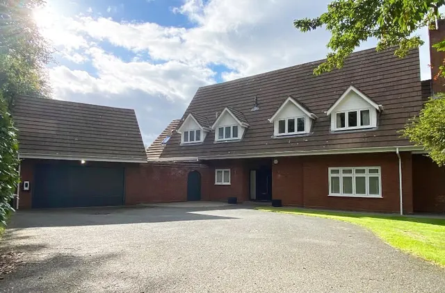 Hollyfield Drive, Barnt Green, B45, photo 1