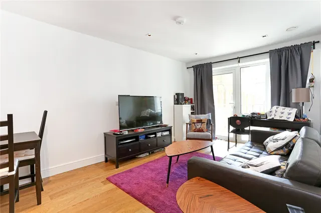 Longfield Avenue, Ealing, W5, photo 1
