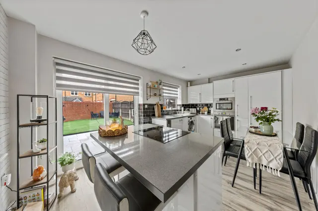 Photo 3 — Houston Gardens, Great Sankey, Warrington, Warrington, WA5 8DN