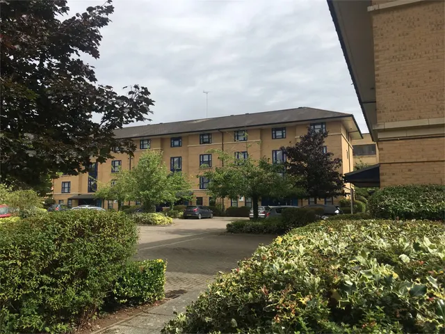 208F North Row, Milton Keynes, Milton Keynes, MK9 3LQ, photo 1
