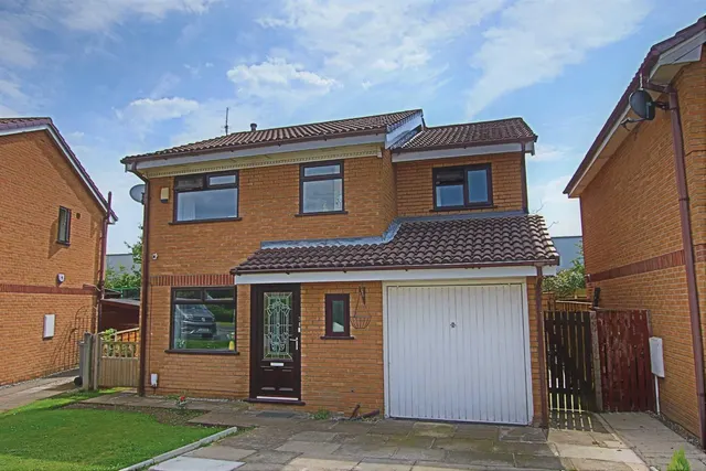 Pochard Drive, Broadheath, WA14, photo 1
