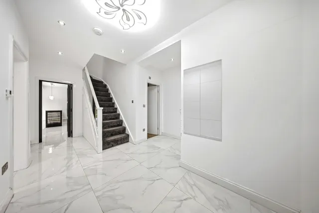 Balmoral Drive, Timperly, WA14, photo 2