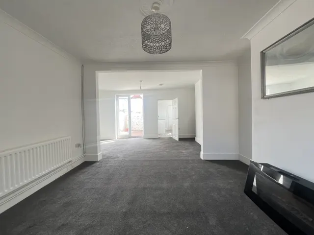 Sedgley Road, Woodsetton, DY1, photo 3