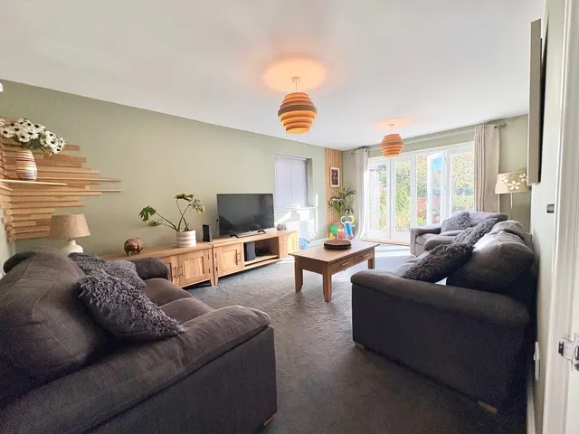 Photo 3 — Colindale Street, Monkston Park, Milton Keynes, Milton Keynes, MK10 9PJ