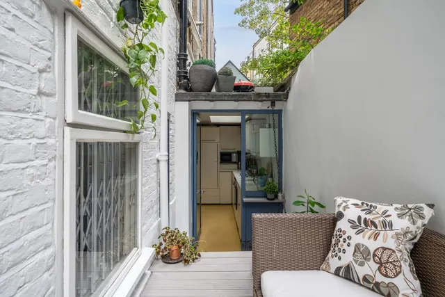 Photo 3 — Ifield Road, Chelsea